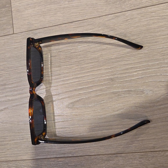 Kendall + Kylie Gemma Sunglasses - Picture 6 of 6